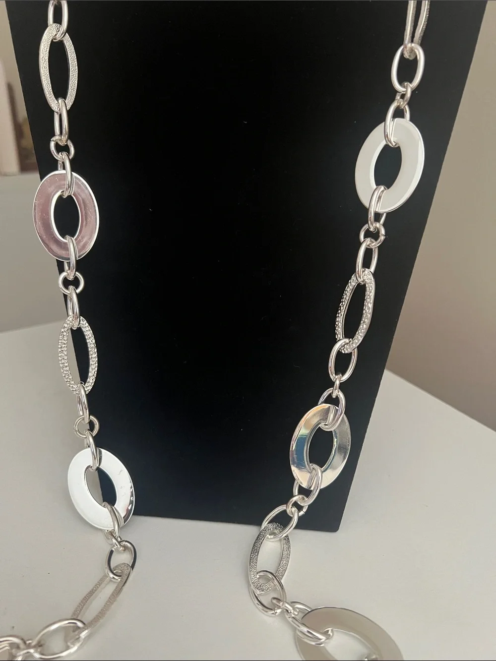 Daisy Fuentes Shiny Silver Tone Open Oval Link Necklace - Vintage